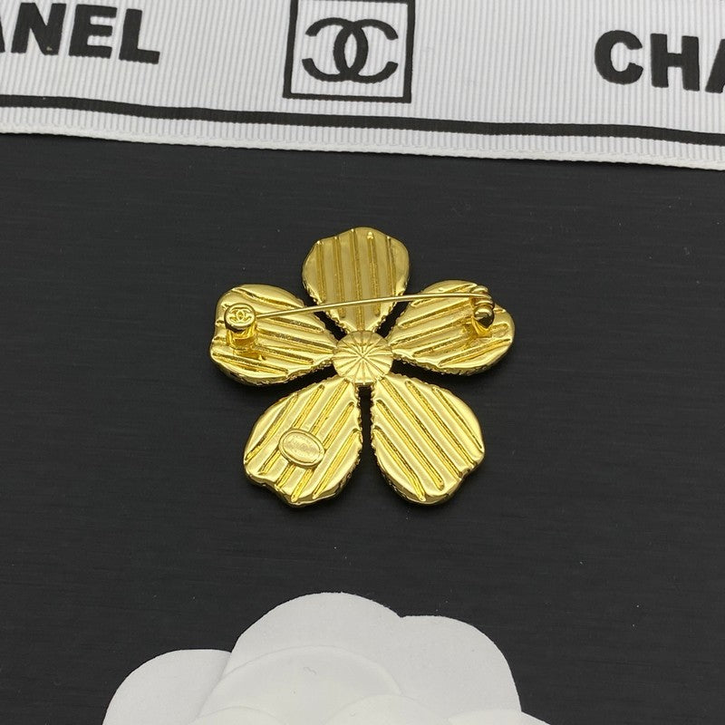 18K Chanel Pearl Gold Brooch Yellow Gold-Colour Hardware