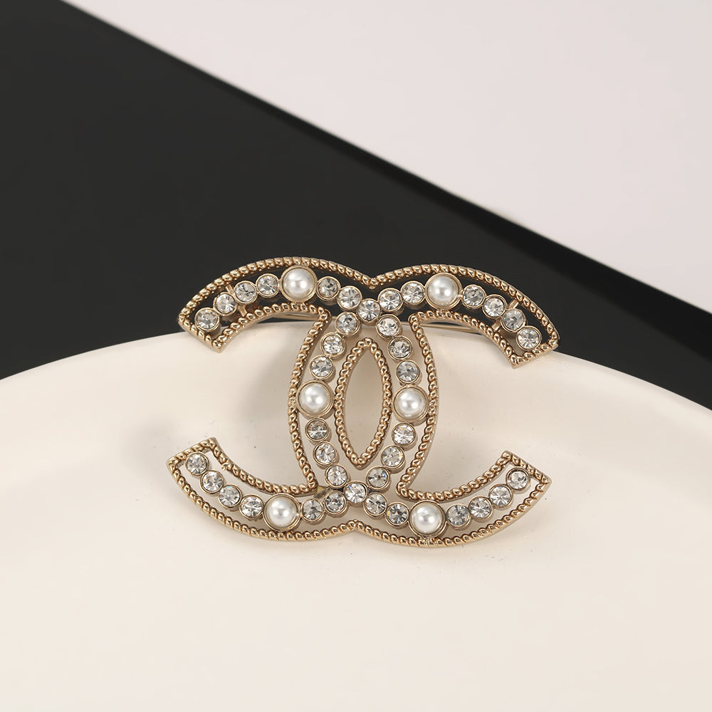 18K Chanel Pearls Brooch Yellow Gold-Colour Hardware