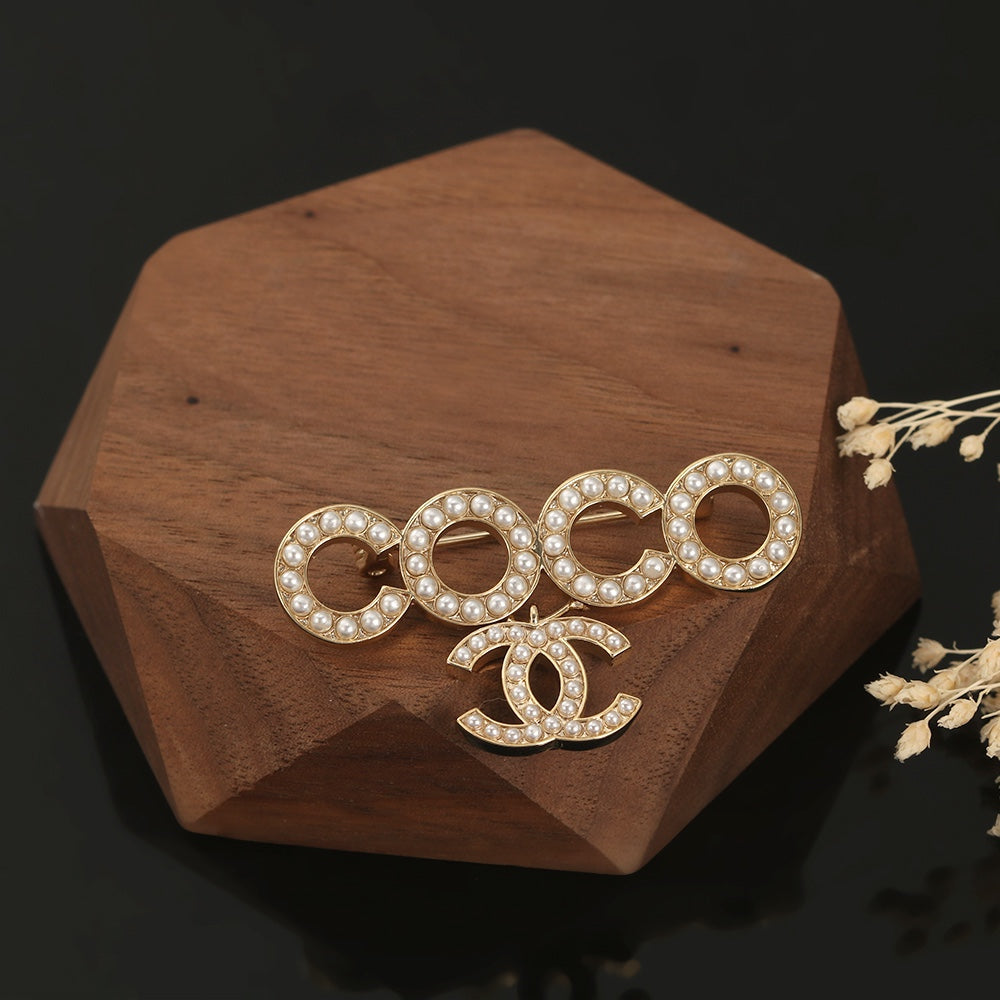 18K Chanel Coco Crush Pearls Brooch Yellow Gold-Colour Hardware