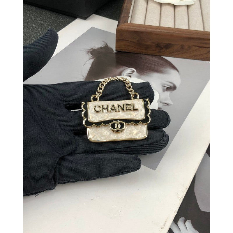 18K Chanel White Bag Brooch Yellow Gold-Colour Hardware