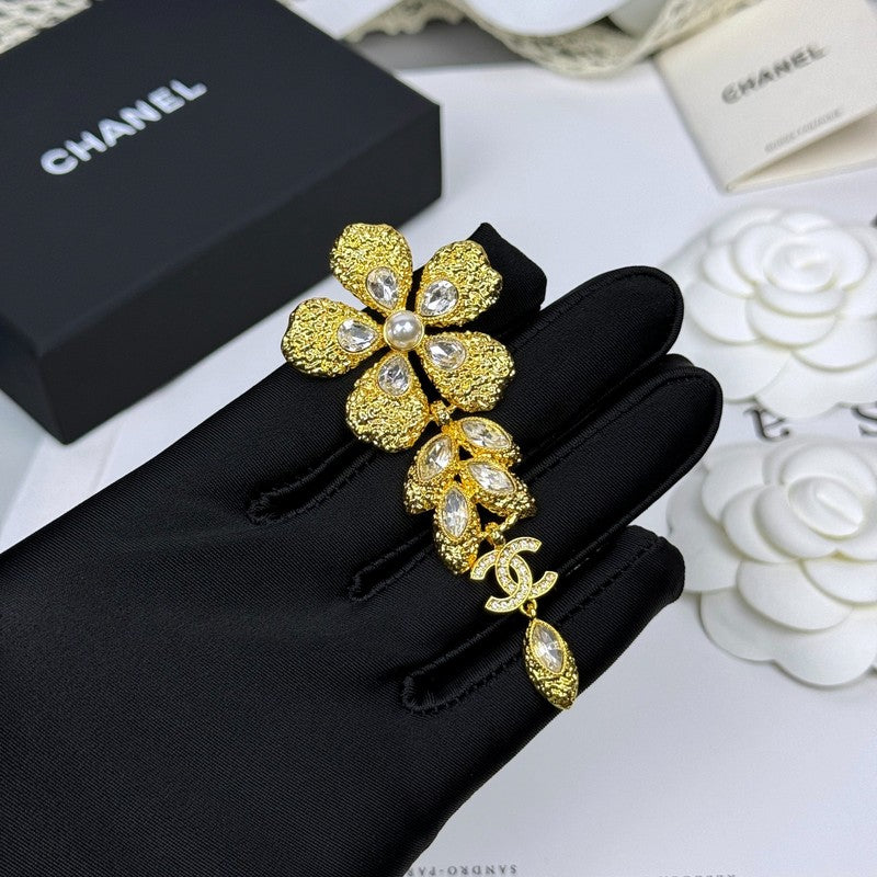 18K Chanel 26C Flower Crystal Drop Gold Brooch Yellow Gold Hardware