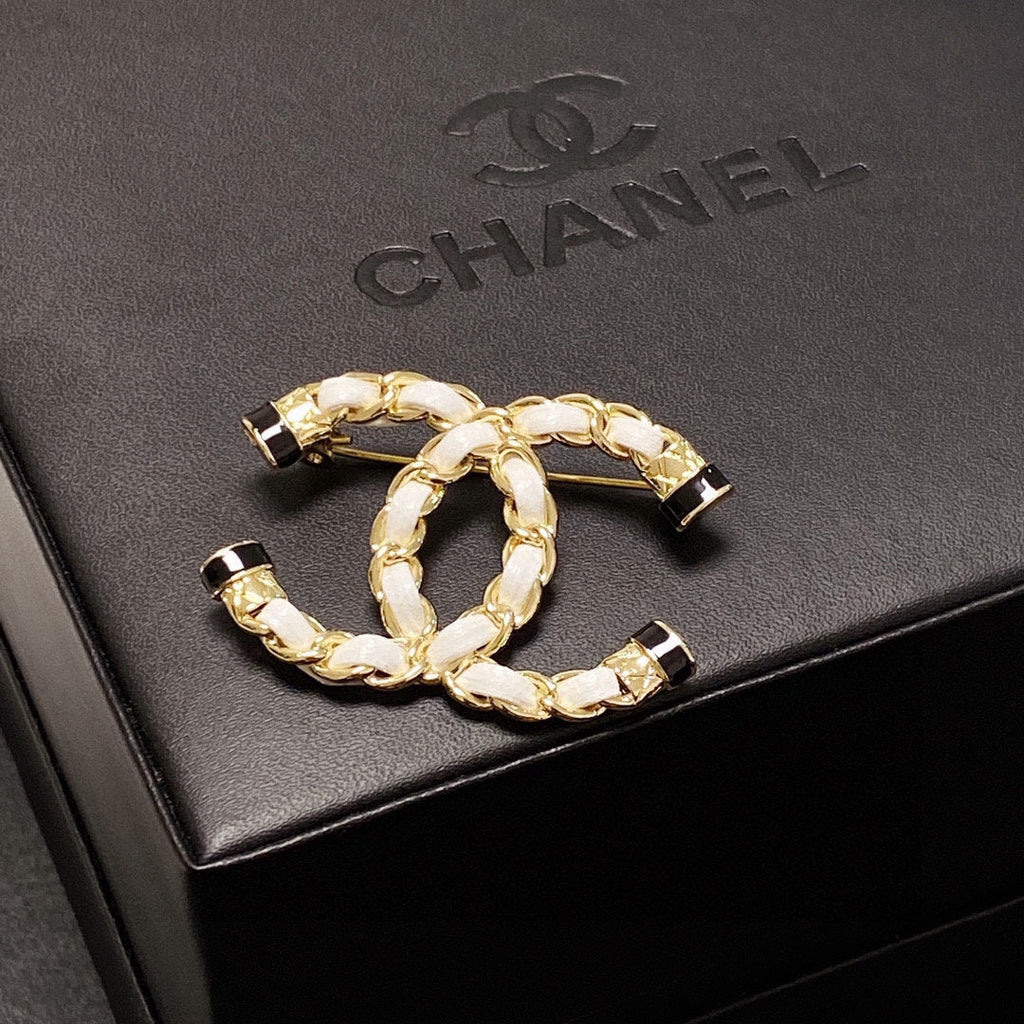 18K Chanel Pearl Brooch Yellow Gold-Colour Hardware