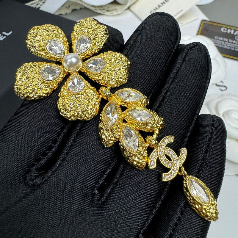18K Chanel 26C Flower Crystal Drop Gold Brooch Yellow Gold Hardware
