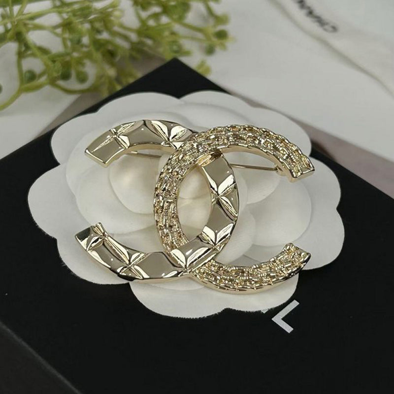 18K Chanel Gold Brooch Yellow Gold-Colour Hardware