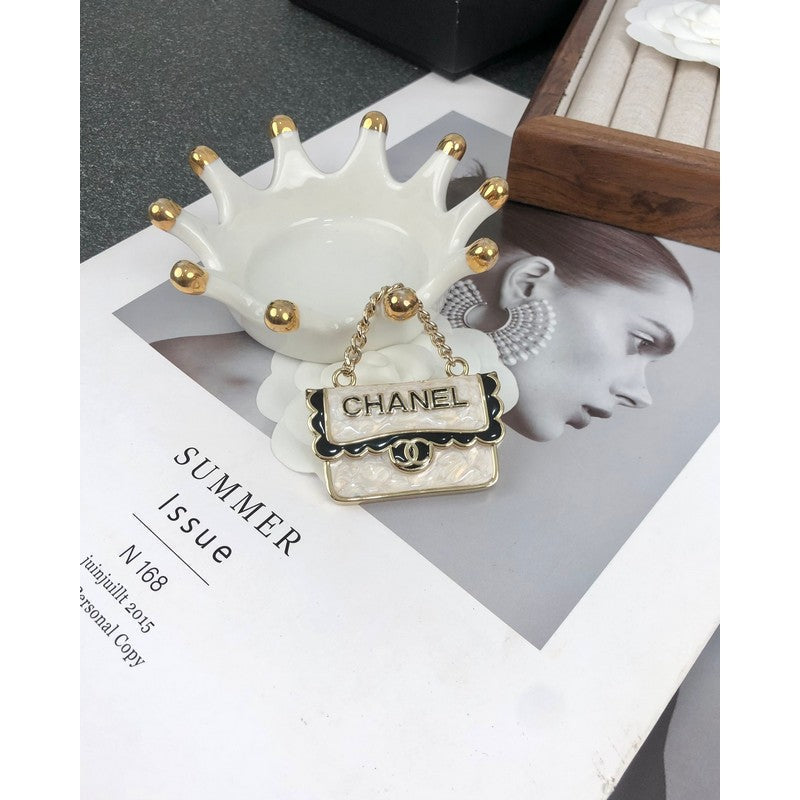 18K Chanel White Bag Brooch Yellow Gold-Colour Hardware