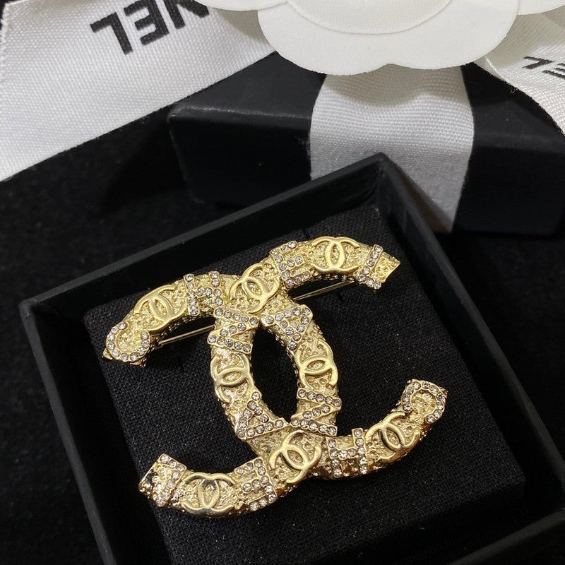 18K Chanel Diamond Gold Brooch White Gold-Colour Hardware