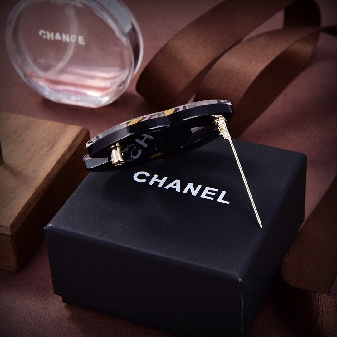 18K Chanel Pink Brooch Yellow Gold-Colour Hardware Pink Resin