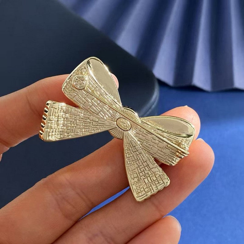18K Chanel Bow Tie Gold Brooch Yellow Gold-Colour Hardware