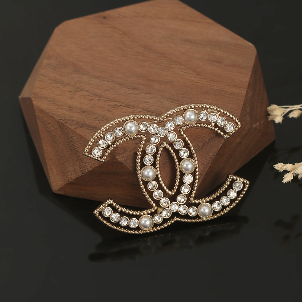 18K Chanel Pearls Brooch Yellow Gold-Colour Hardware