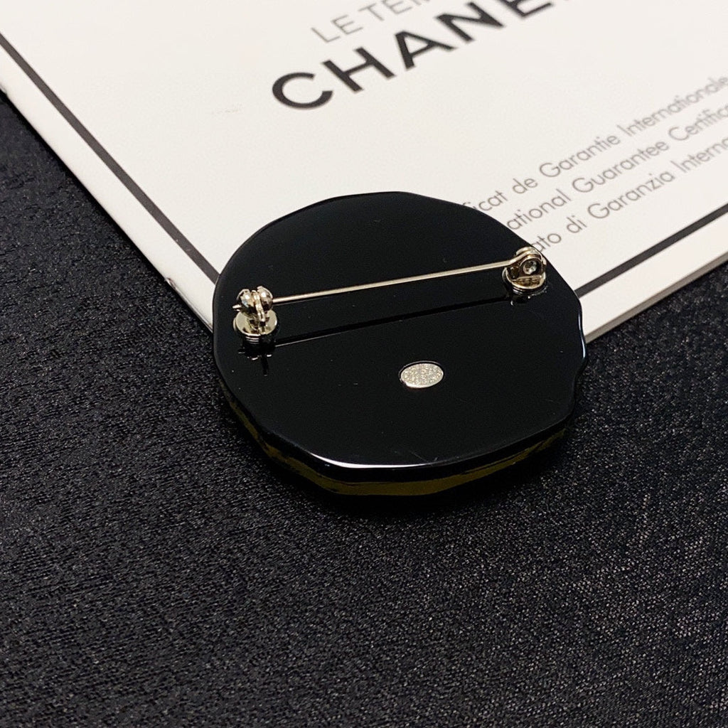 18K Chanel Color Brooch Yellow Gold-Colour Hardware