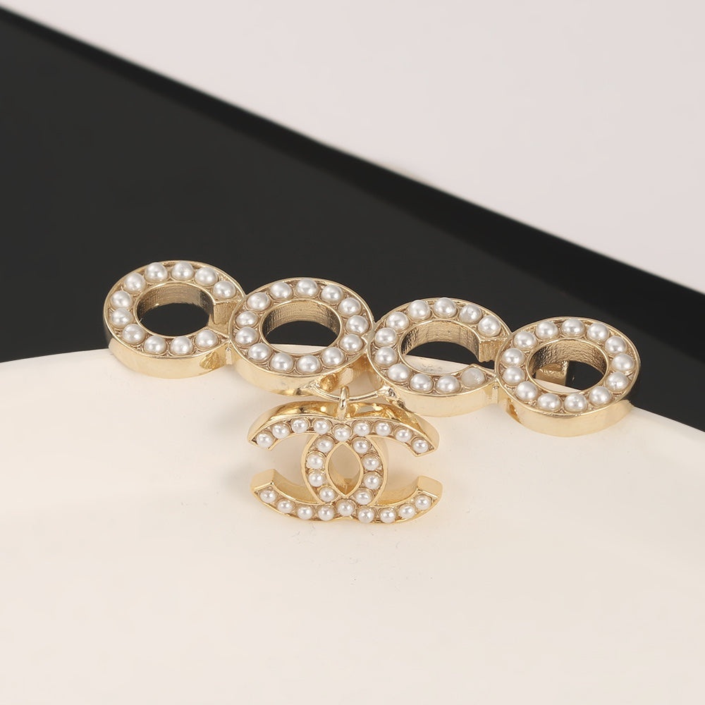 18K Chanel Coco Crush Pearls Brooch Yellow Gold-Colour Hardware