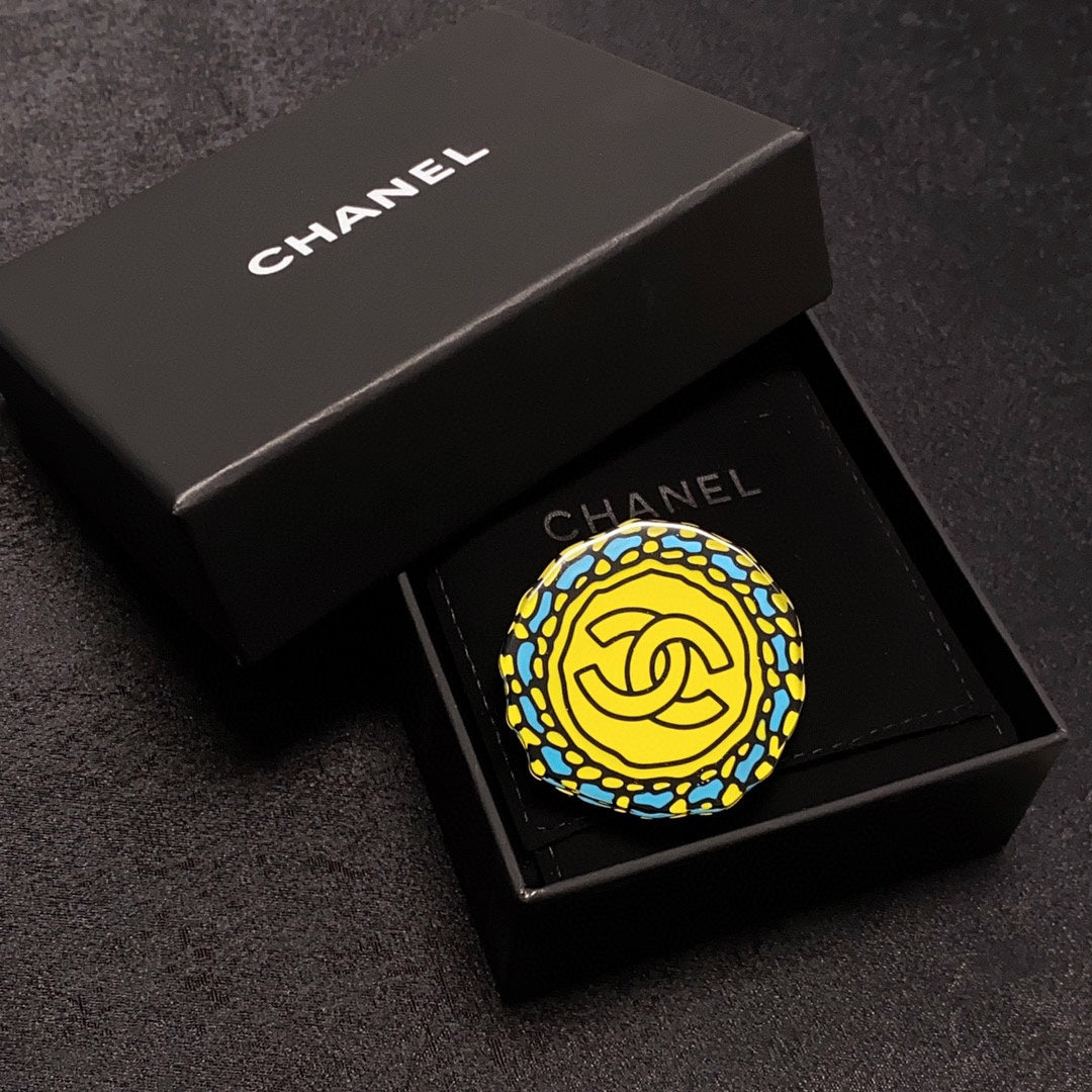 18K Chanel Color Brooch Yellow Gold-Colour Hardware