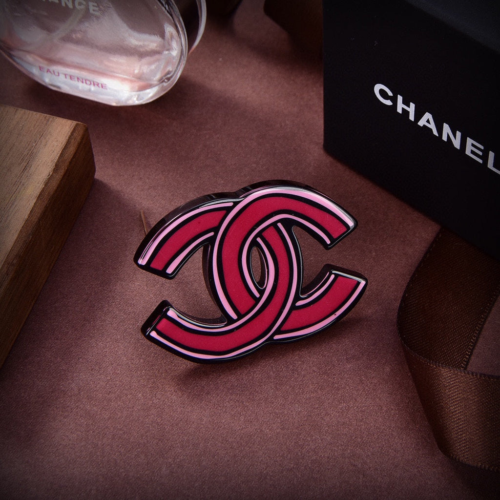 18K Chanel Pink Brooch Yellow Gold-Colour Hardware Pink Resin