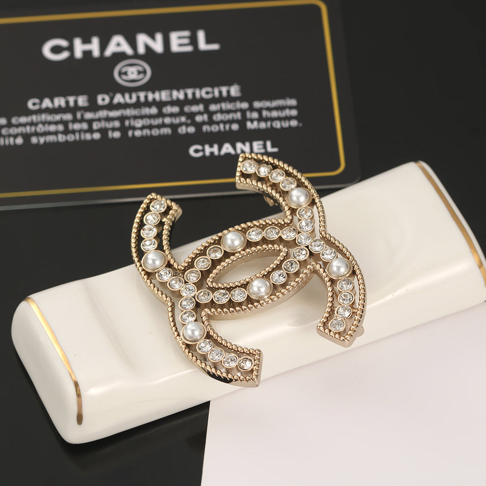 18K Chanel Pearls Brooch Yellow Gold-Colour Hardware