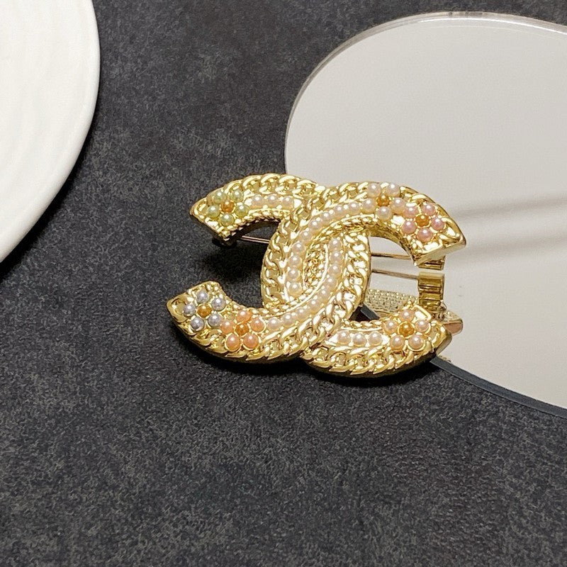18K Chanel Pearl Gold Brooch Yellow Gold-Colour Hardware