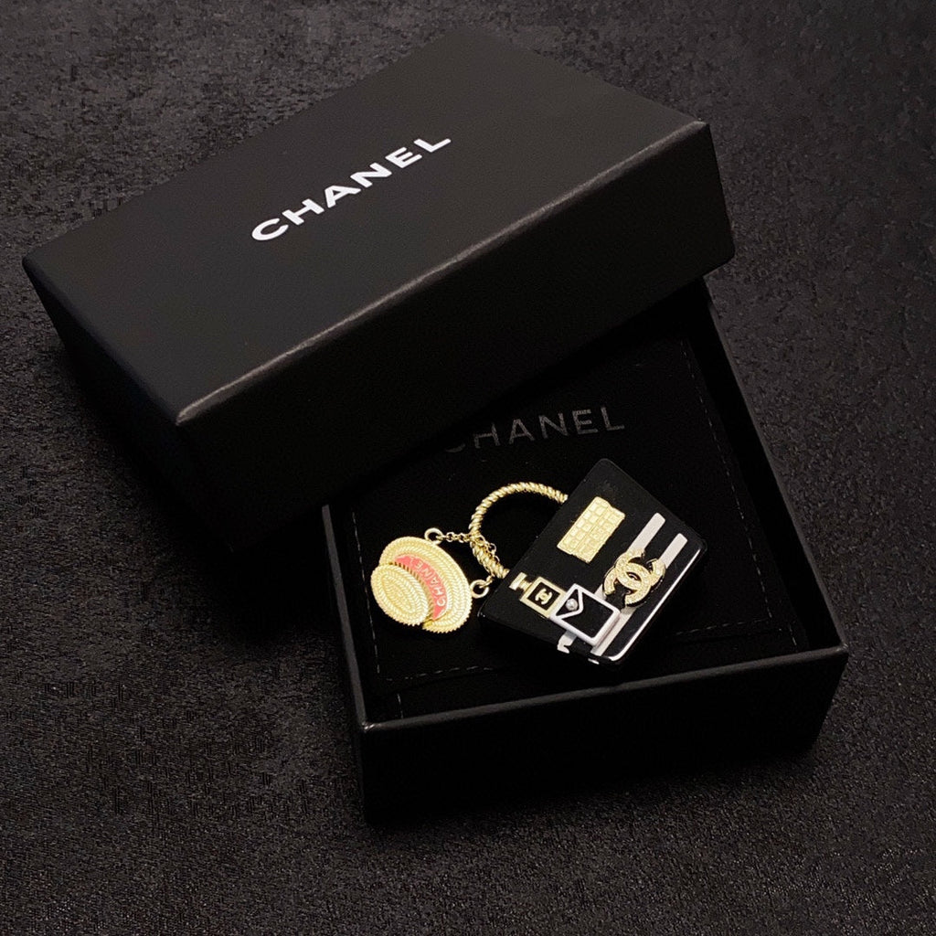 18K Chanel Bag Brooch Yellow Gold-Colour Hardware