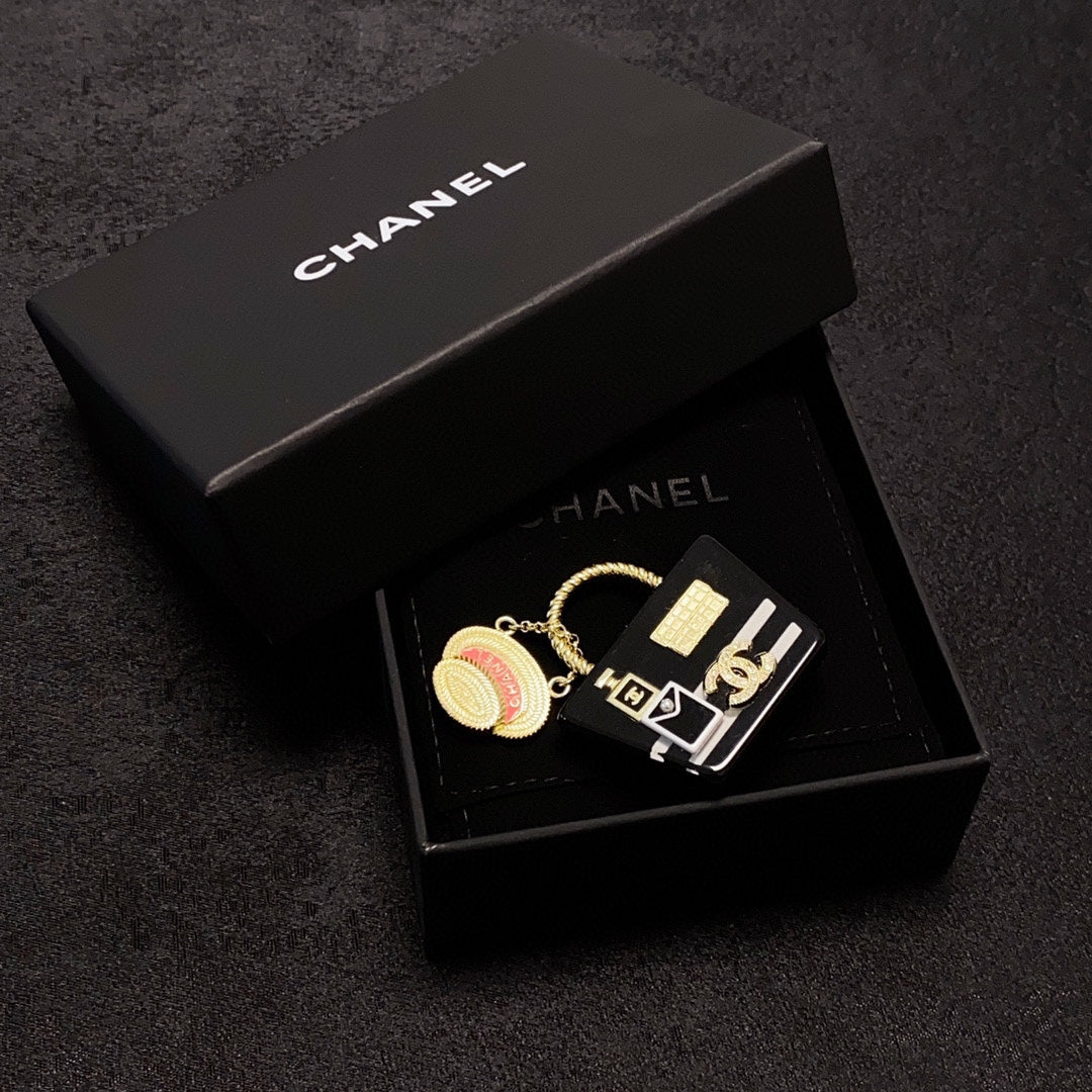 18K Chanel Bag Brooch Yellow Gold-Colour Hardware