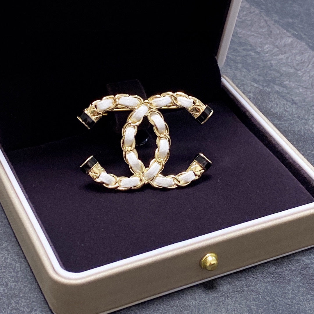 18K Chanel Pearl Brooch Yellow Gold-Colour Hardware