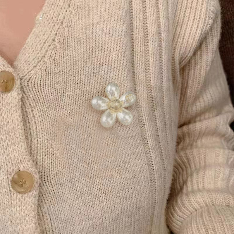 18K Chanel Pearls Brooch Yellow Gold-Colour Hardware