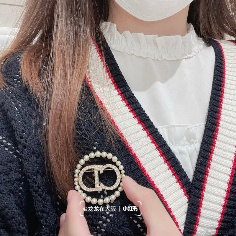 18K Dior Pearls Brooch Yellow Gold-Colour Hardware