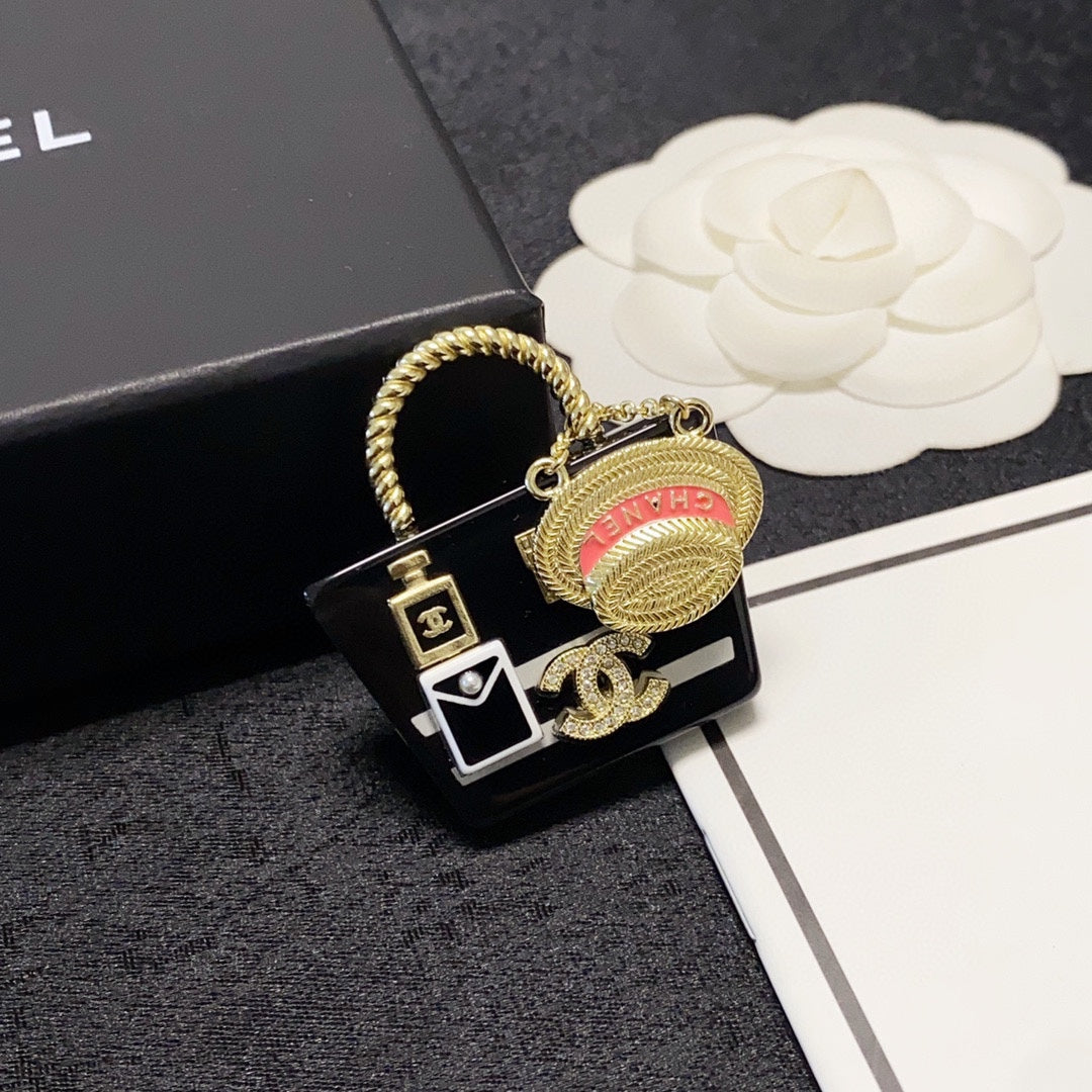 18K Chanel Bag Brooch Yellow Gold-Colour Hardware