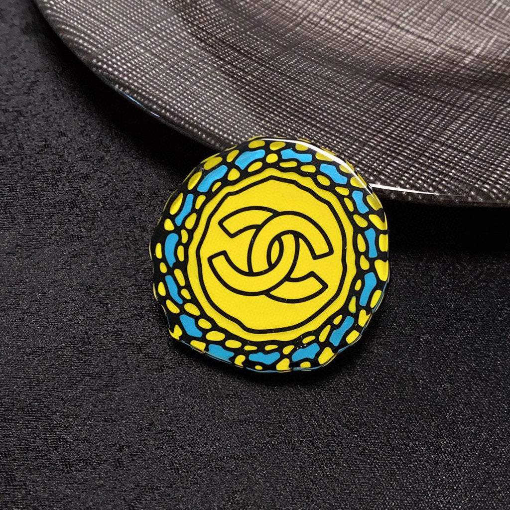 18K Chanel Color Brooch Yellow Gold-Colour Hardware