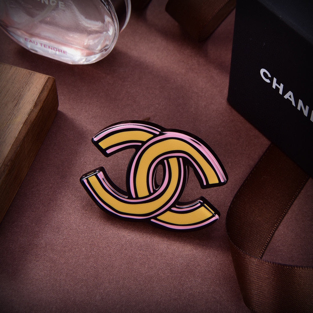 18K Chanel Yellow Brooch Yellow Gold-Colour Hardware Yellow Resin