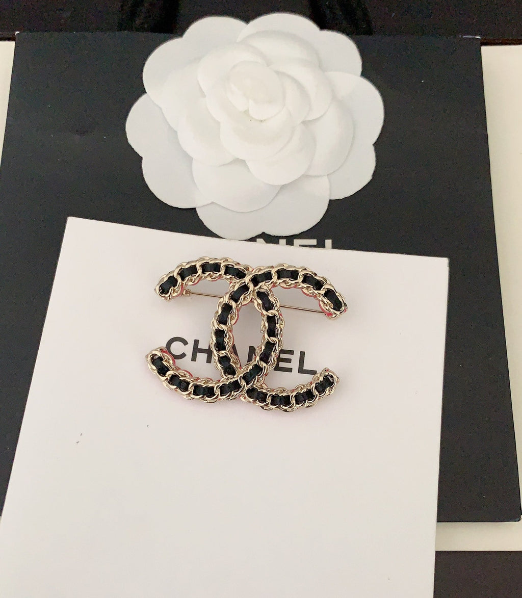 18K Chanel Leather Pink Brooch Yellow Gold-Colour Hardware