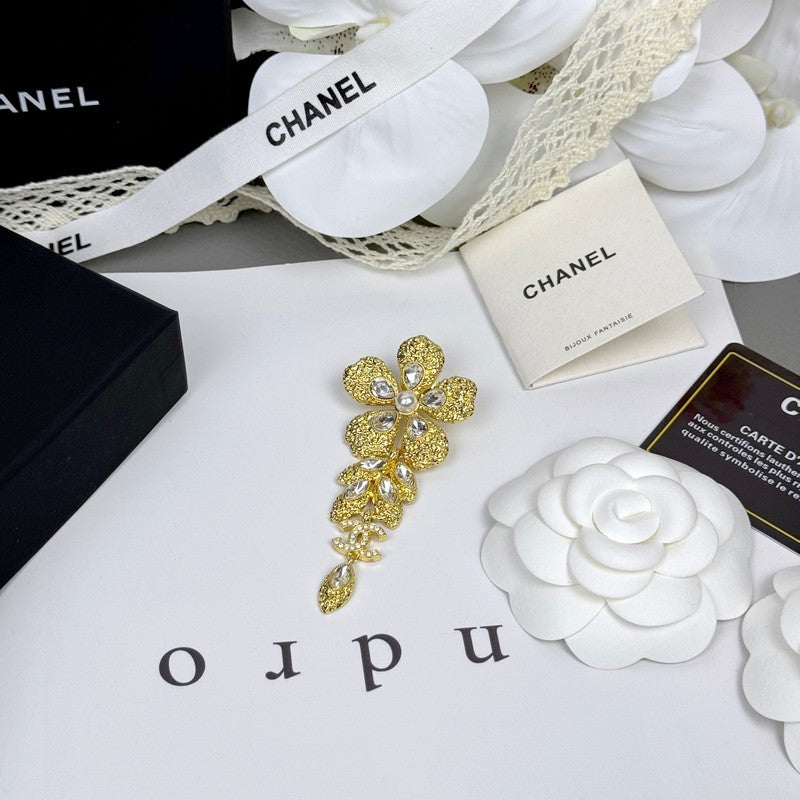 18K Chanel 26C Flower Crystal Drop Gold Brooch Yellow Gold Hardware