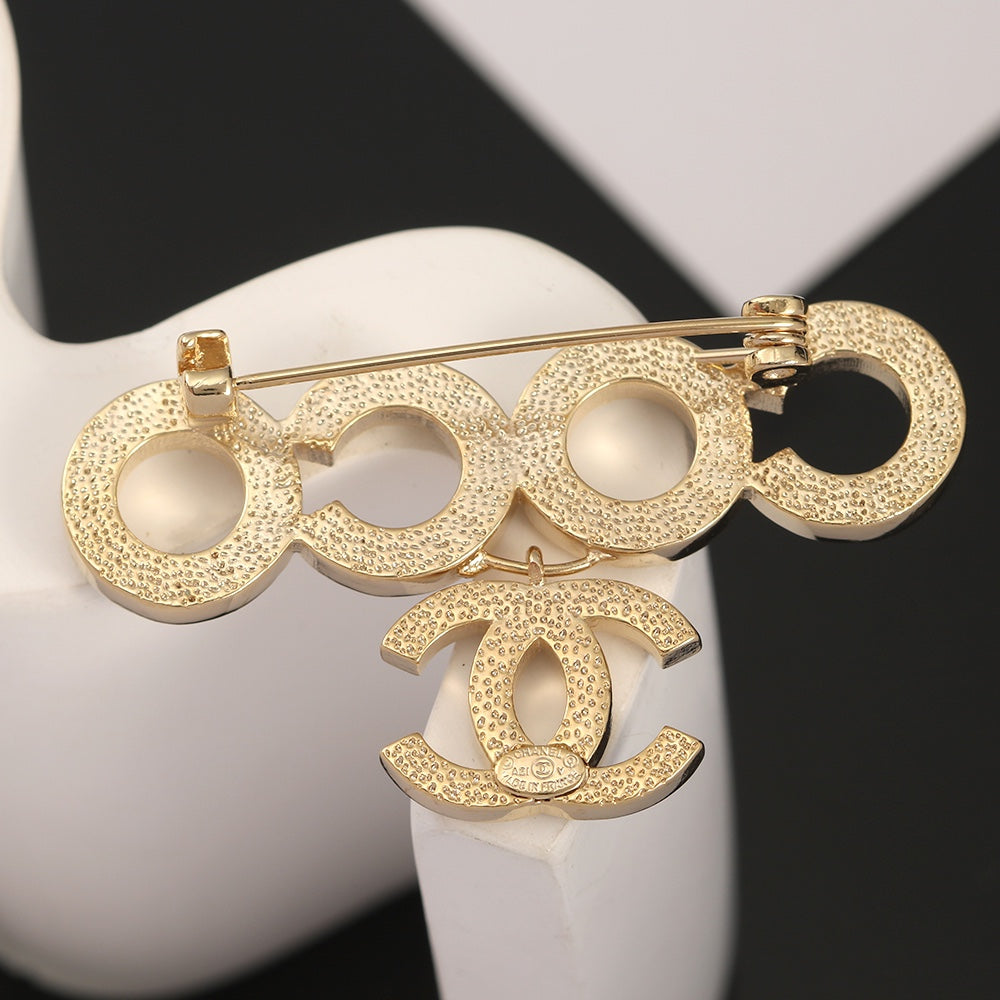 18K Chanel Coco Crush Pearls Brooch Yellow Gold-Colour Hardware