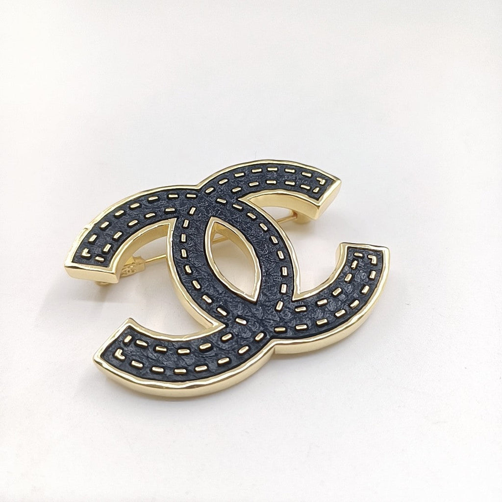 18K Chanel Black Brooch Yellow Gold-Colour Hardware Black Resin