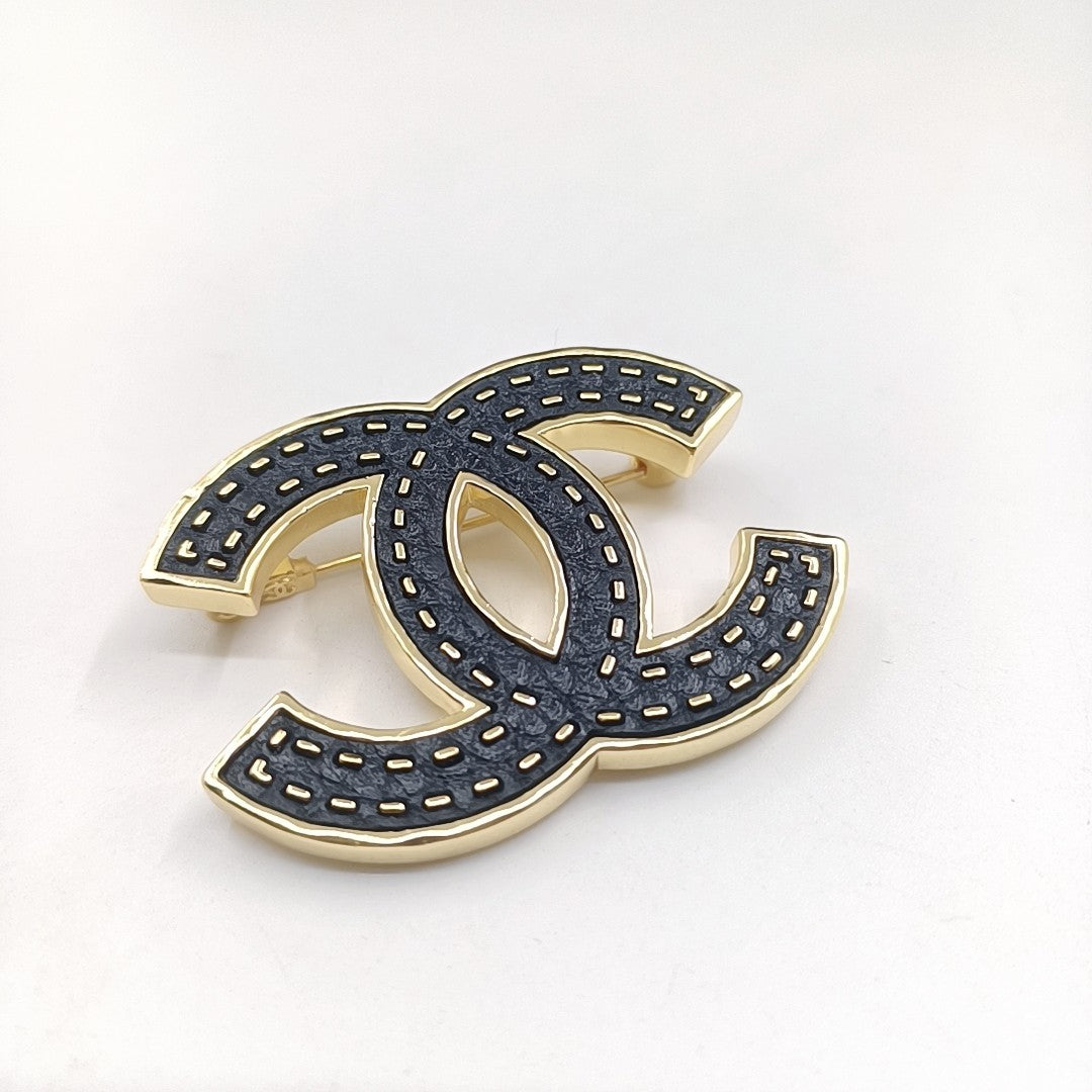 18K Chanel Black Brooch Yellow Gold-Colour Hardware Black Resin