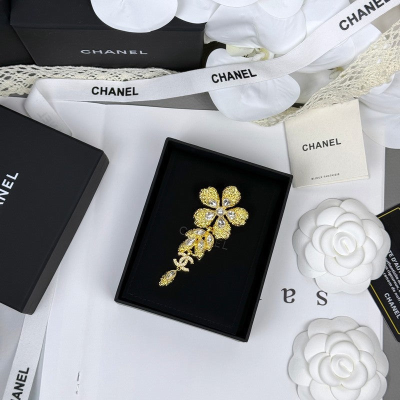 18K Chanel 26C Flower Crystal Drop Gold Brooch Yellow Gold Hardware