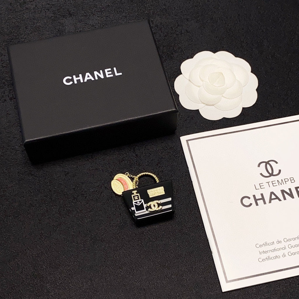 18K Chanel Bag Brooch Yellow Gold-Colour Hardware