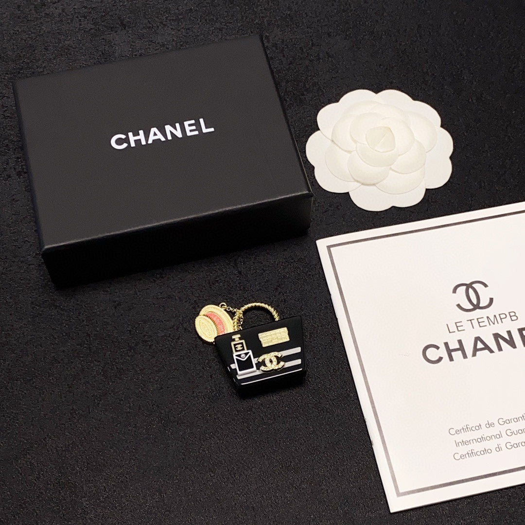 18K Chanel Bag Brooch Yellow Gold-Colour Hardware