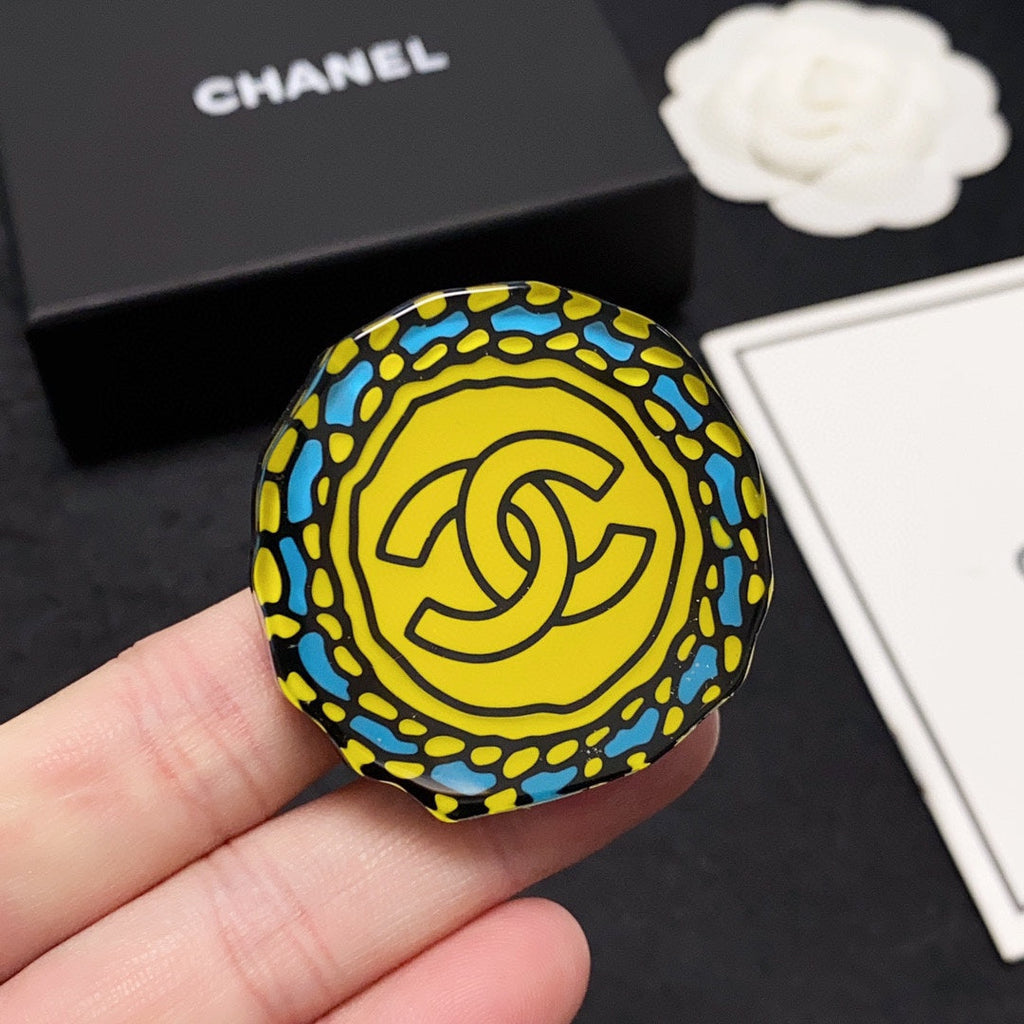 18K Chanel Color Brooch Yellow Gold-Colour Hardware