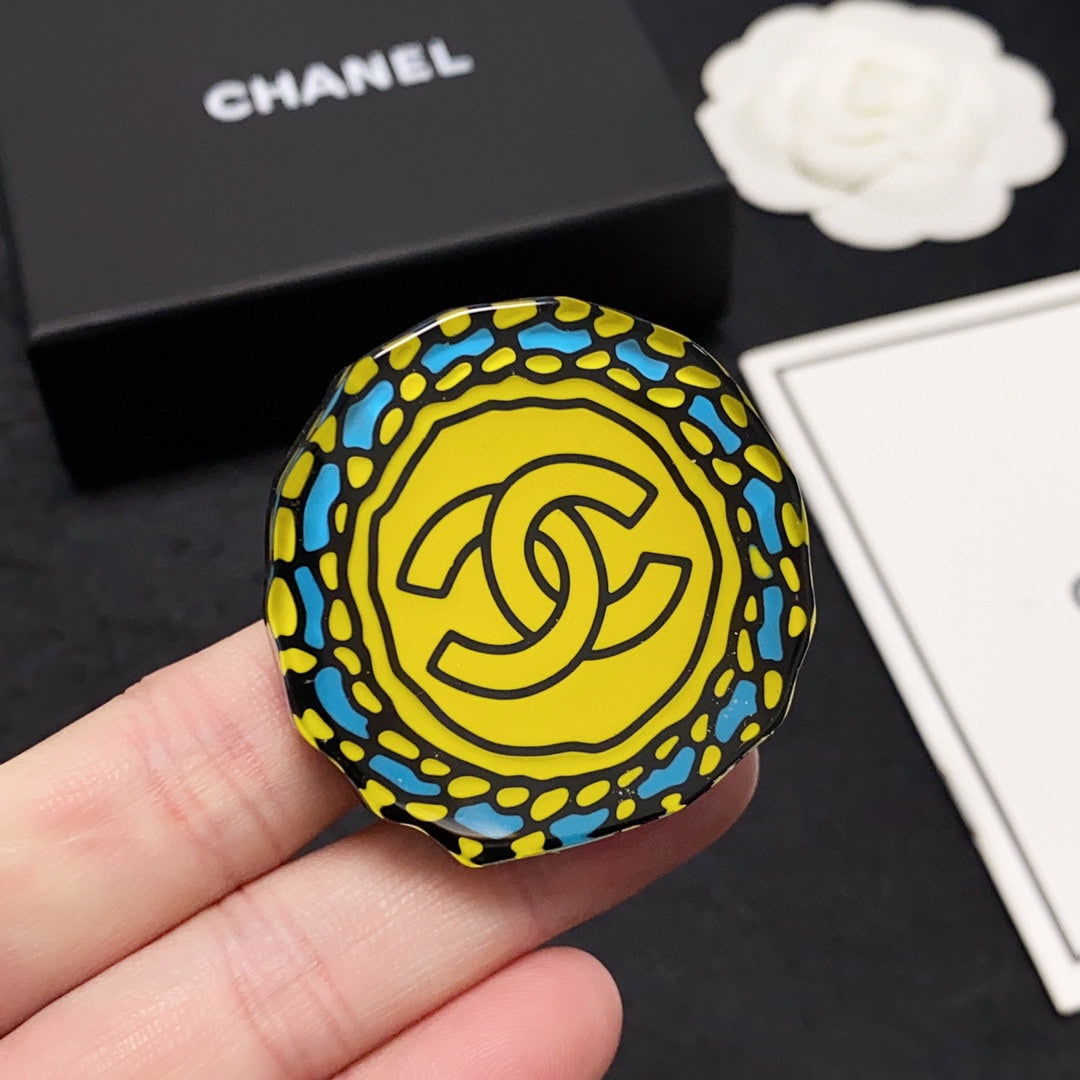 18K Chanel Color Brooch Yellow Gold-Colour Hardware