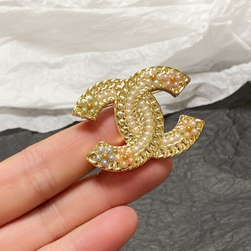 18K Chanel Pearl Gold Brooch Yellow Gold-Colour Hardware