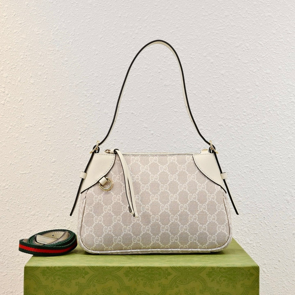 Gucci Emblem Small Zipped Tote Bag ¨C 815218