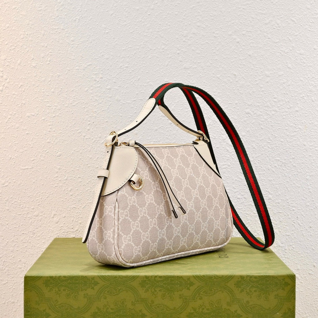 Gucci Emblem Small Zipped Tote Bag ¨C 815218