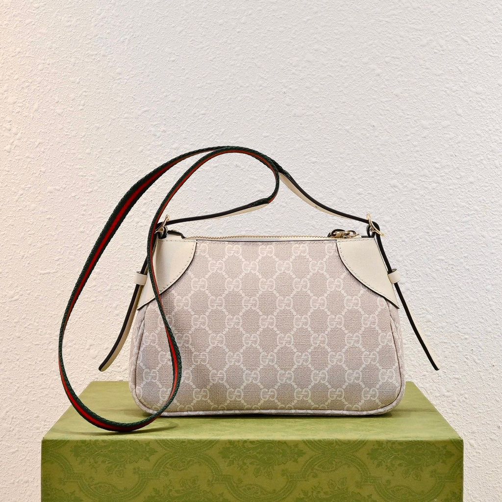 Gucci Emblem Small Zipped Tote Bag ¨C 815218