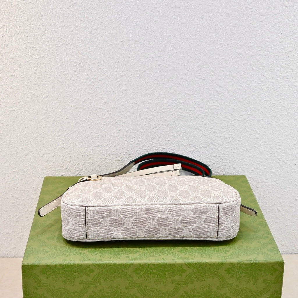 Gucci Emblem Small Zipped Tote Bag ¨C 815218