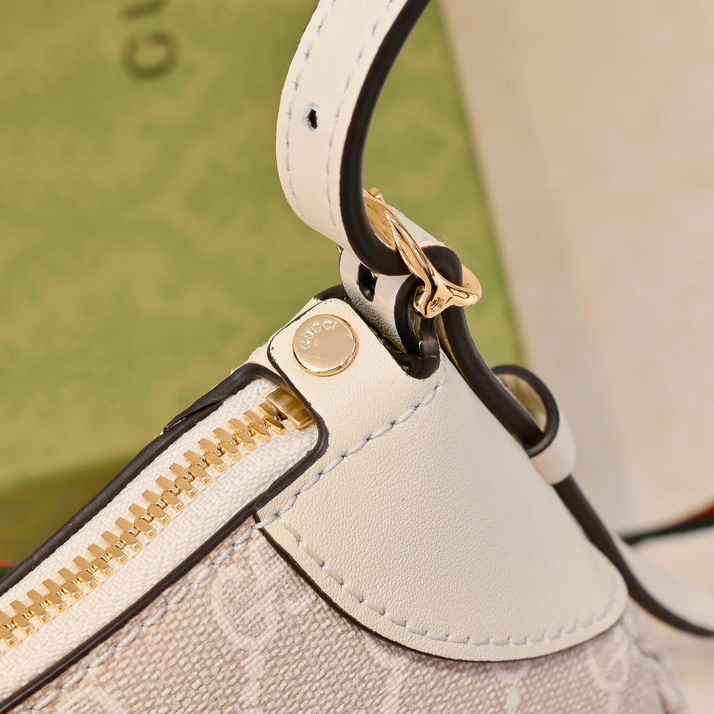 Gucci Emblem Small Zipped Tote Bag ¨C 815218