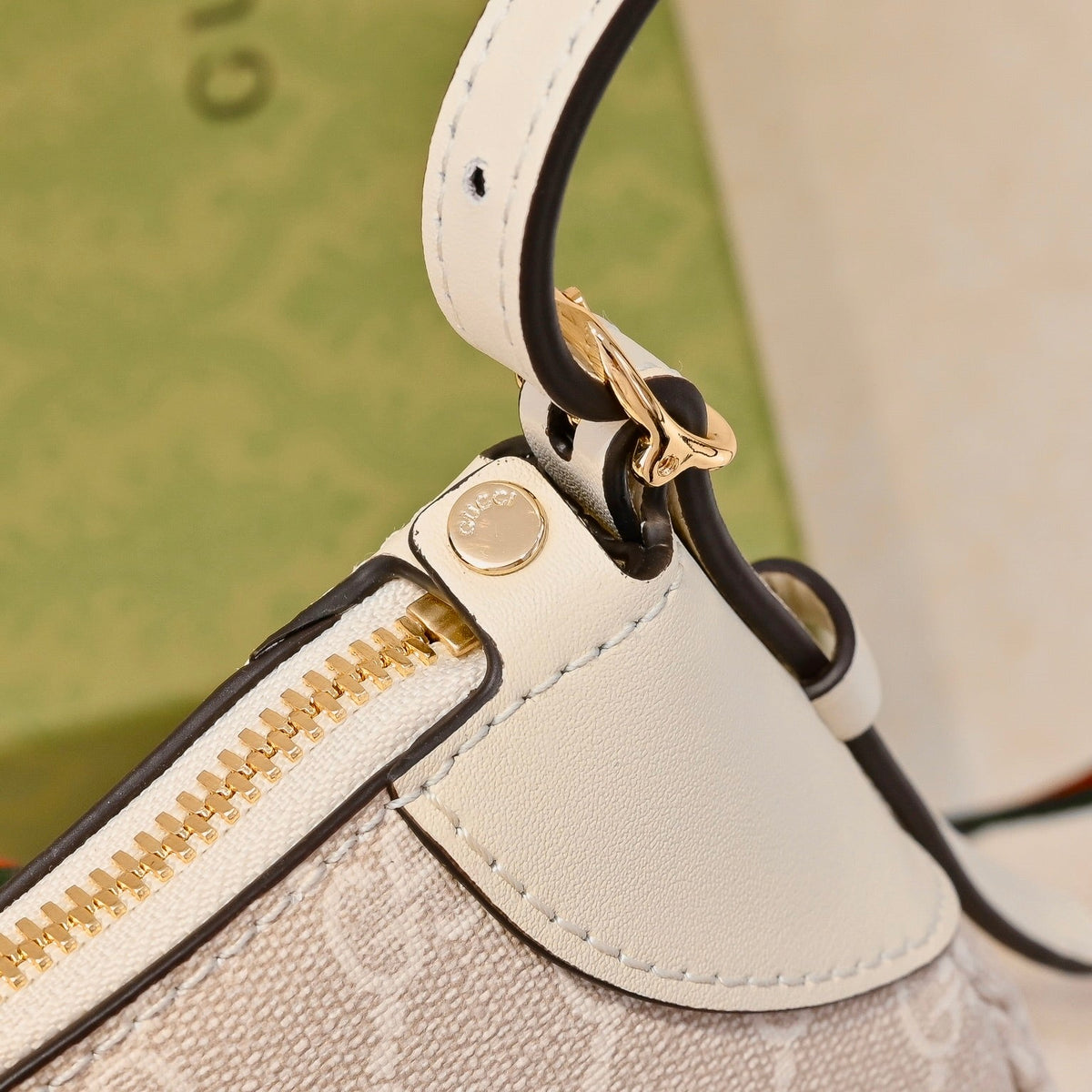 Gucci Emblem Small Zipped Tote Bag ¨C 815218