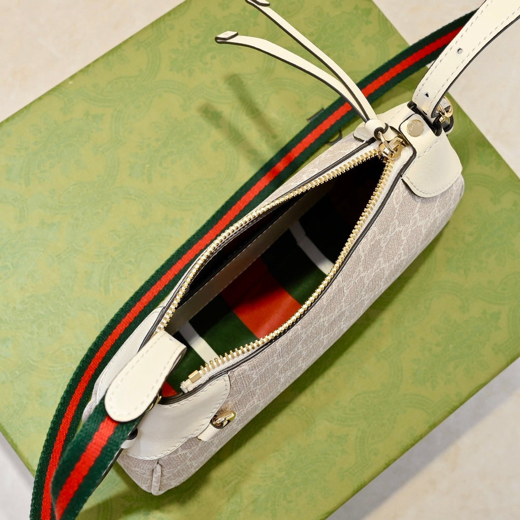 Gucci Emblem Small Zipped Tote Bag ¨C 815218