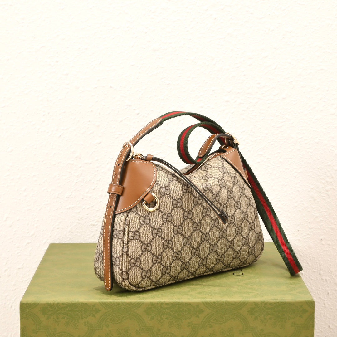 Gucci Emblem Small Zipped Tote Bag ¨C 815218