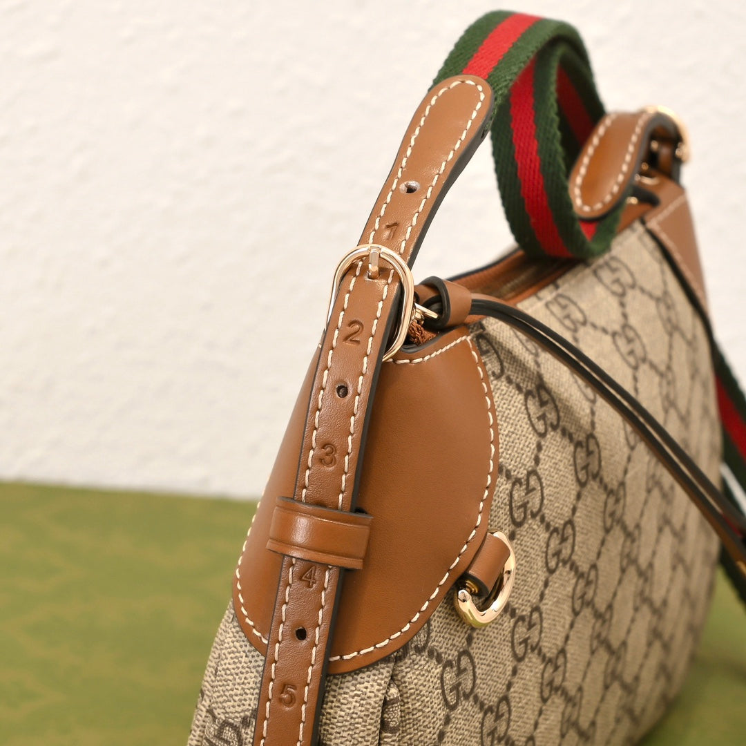 Gucci Emblem Small Zipped Tote Bag ¨C 815218