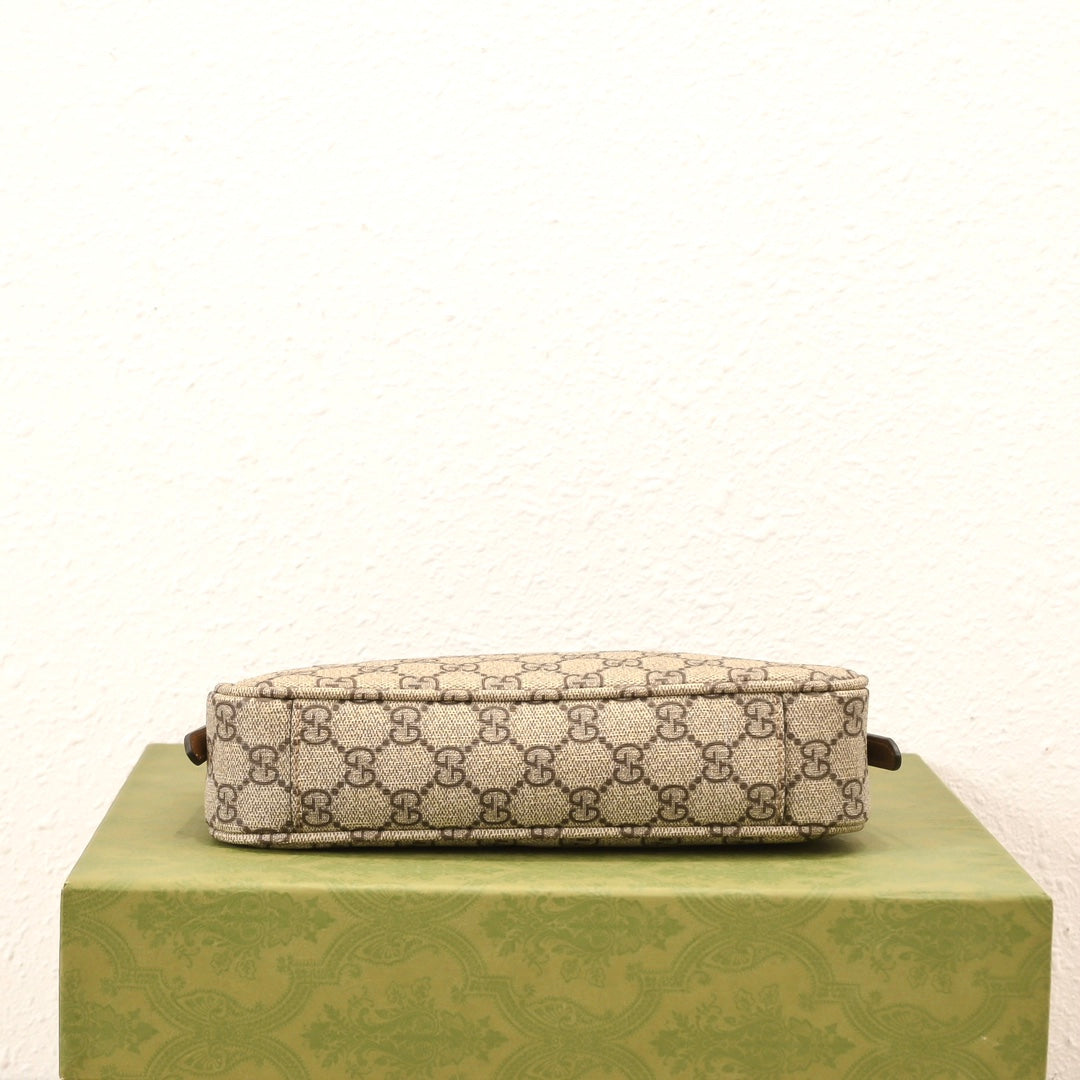 Gucci Emblem Small Zipped Tote Bag ¨C 815218