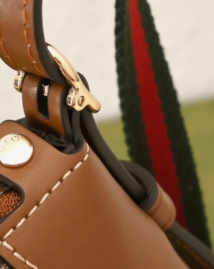 Gucci Emblem Small Zipped Tote Bag ¨C 815218