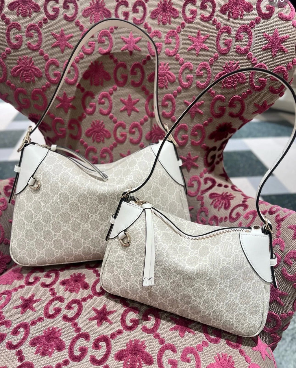 Gucci Emblem Small Zipped Tote Bag ¨C 815218